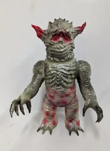 SKULL HEAD BUTT 암흑 엔터테인먼트 슬픈 X 축광 성형/빨간색/은색/건메탈 페인팅