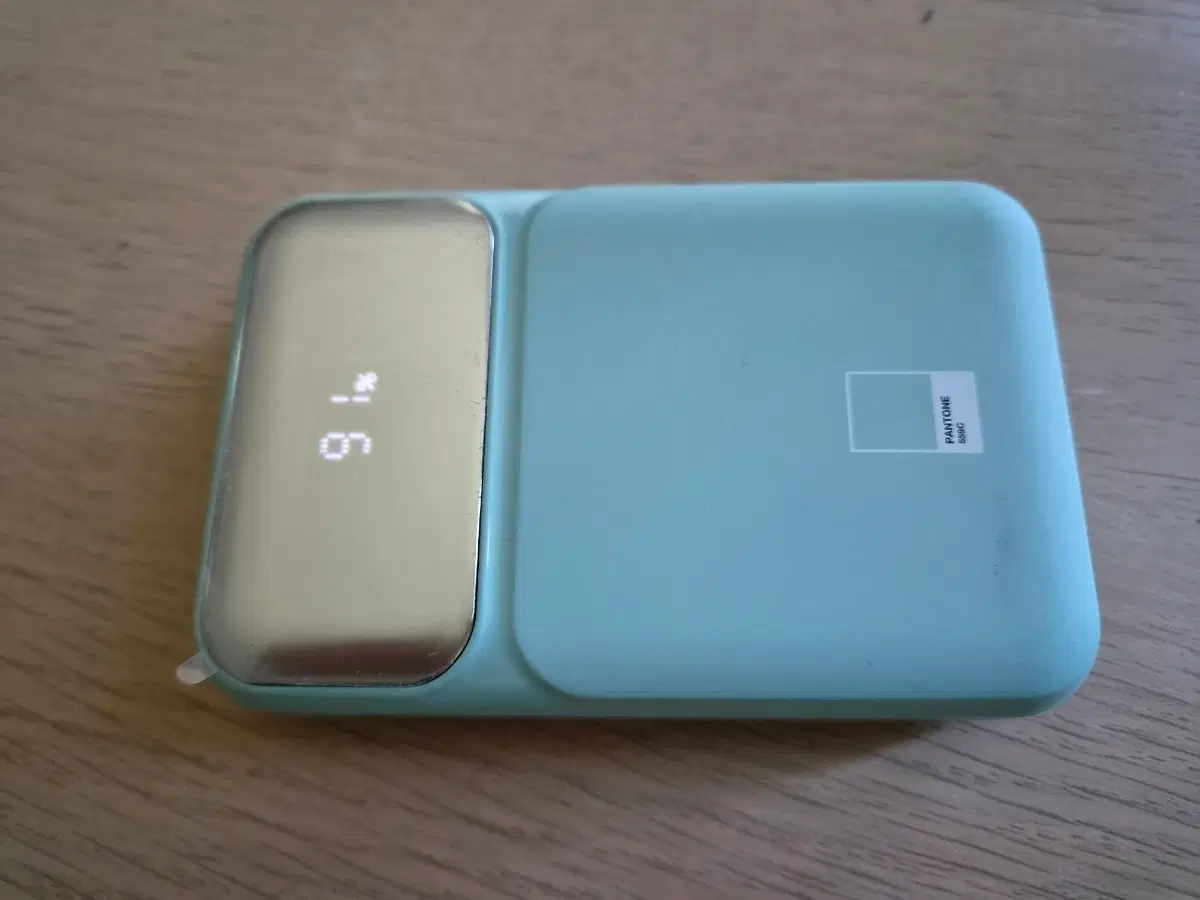 10000mAh 보조배터리 여러개 판매합니다.