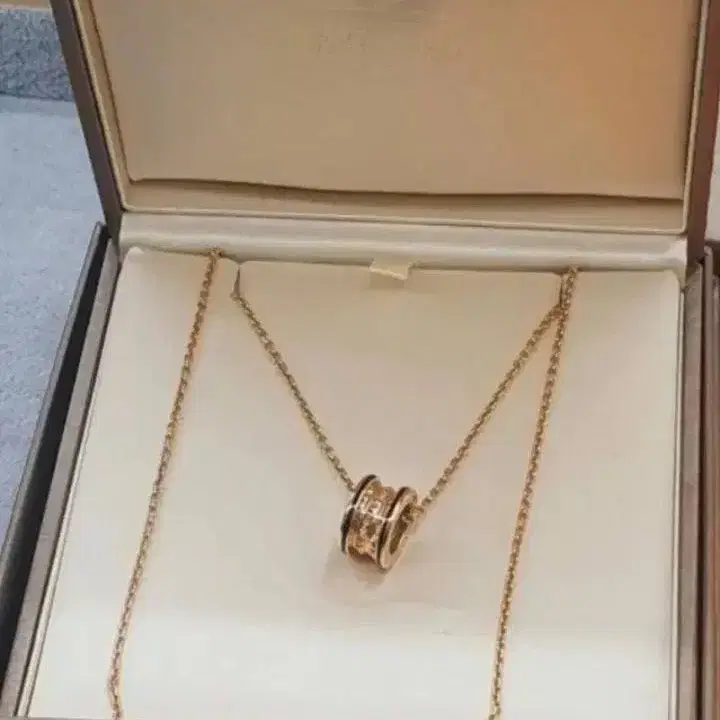 불가리 비제로원 네크리스 로즈골드 & 블랙 세라믹 18k 정품 사진 2