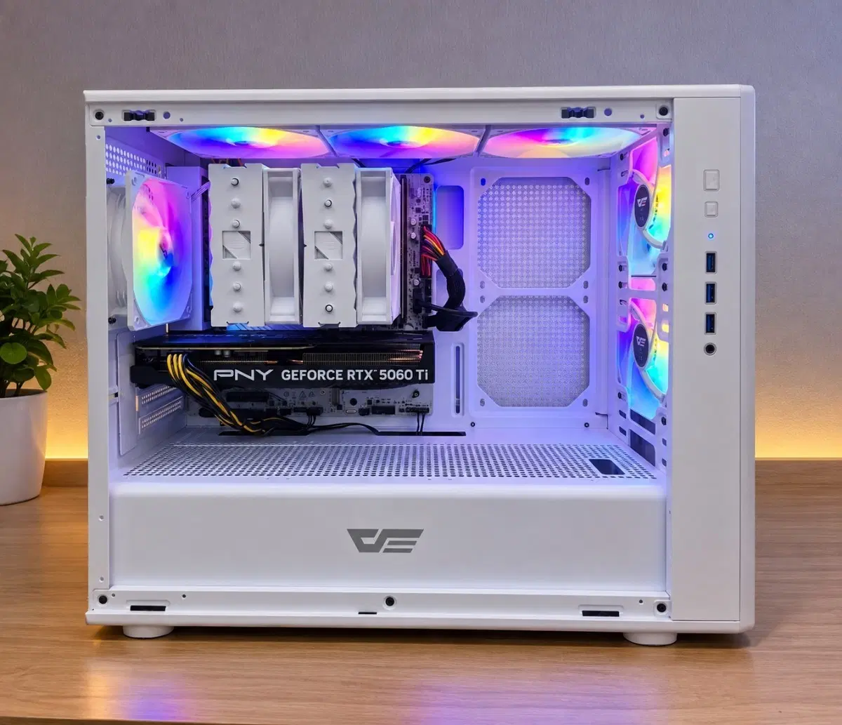 화이트 PC 본체 7800X3D RTX 5060 Ti