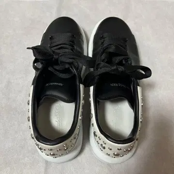 Alexander McQueen 스터드 스니커즈