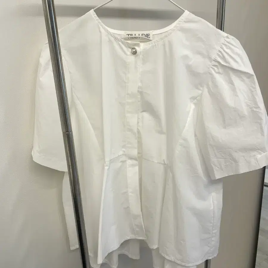 틸아이다이 pearl point flare blouse(새상품)