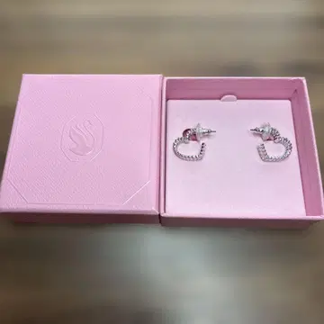 SWAROVSKI 하트 모양 후프 귀걸이 실버 컬러