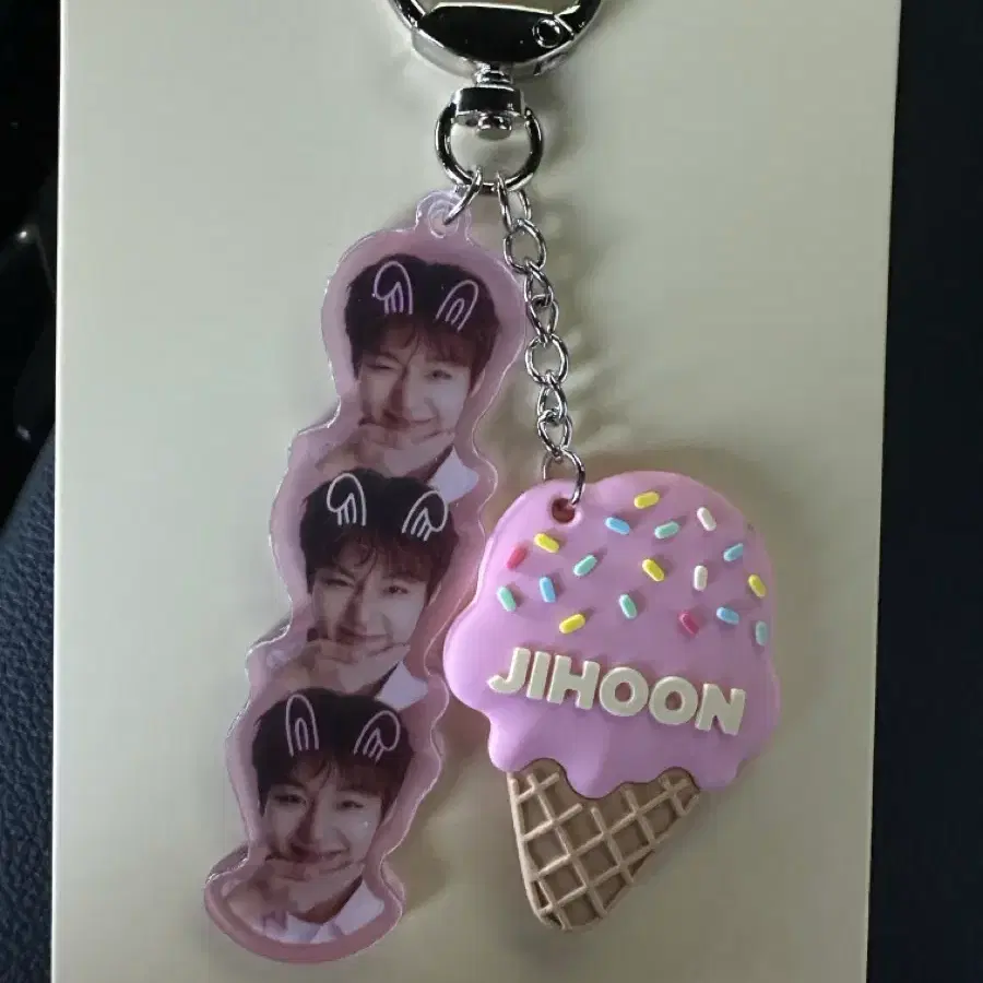 박지훈 베라 키링 팔아요