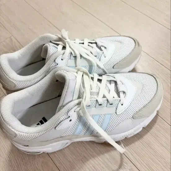 아디다스 운동화 245 화이트