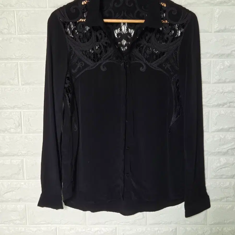 The Kooples 비스코스원단 블랙 레이스 블라우스