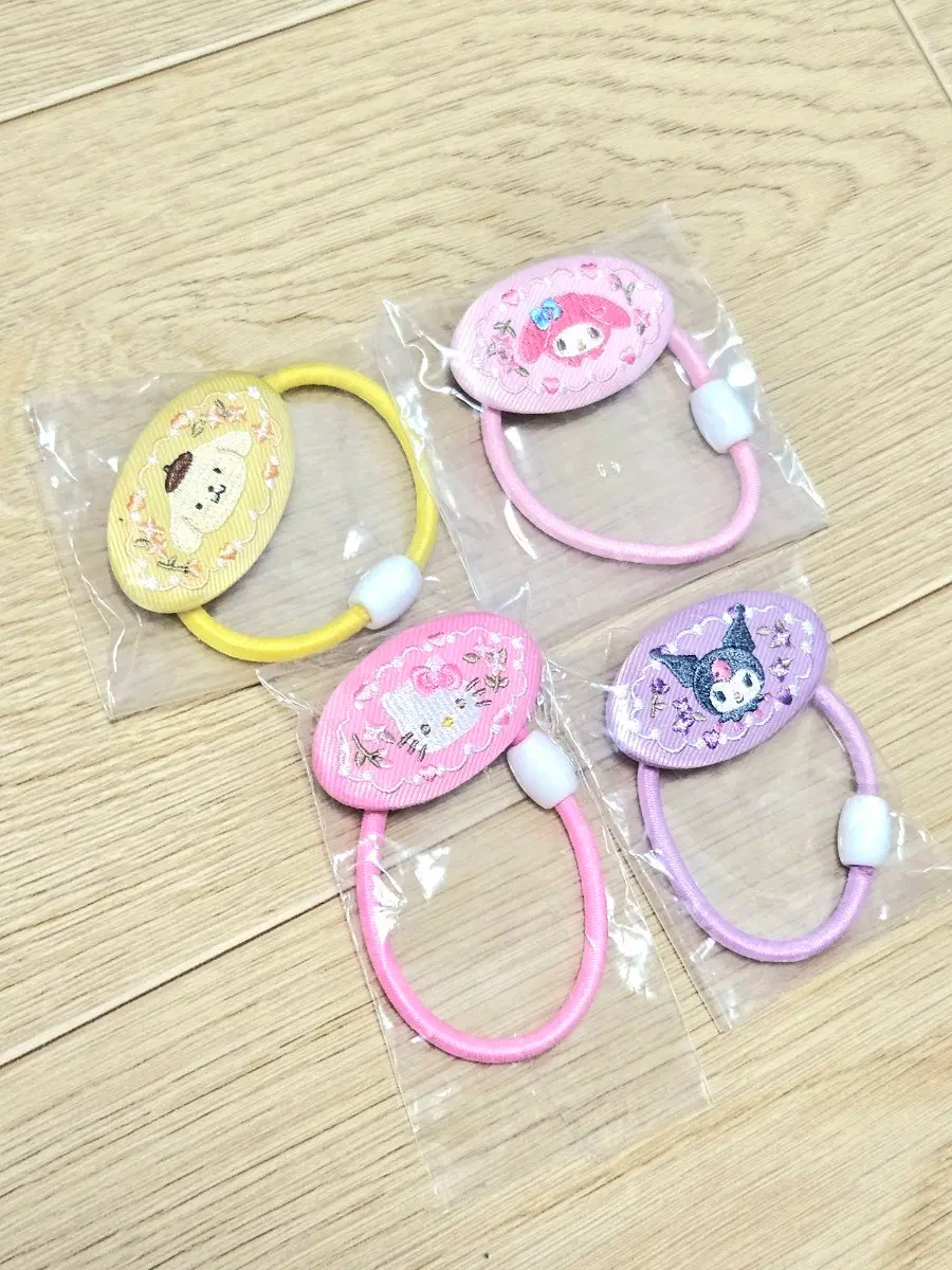 (Sealed) Sanrio embroidered hair tie