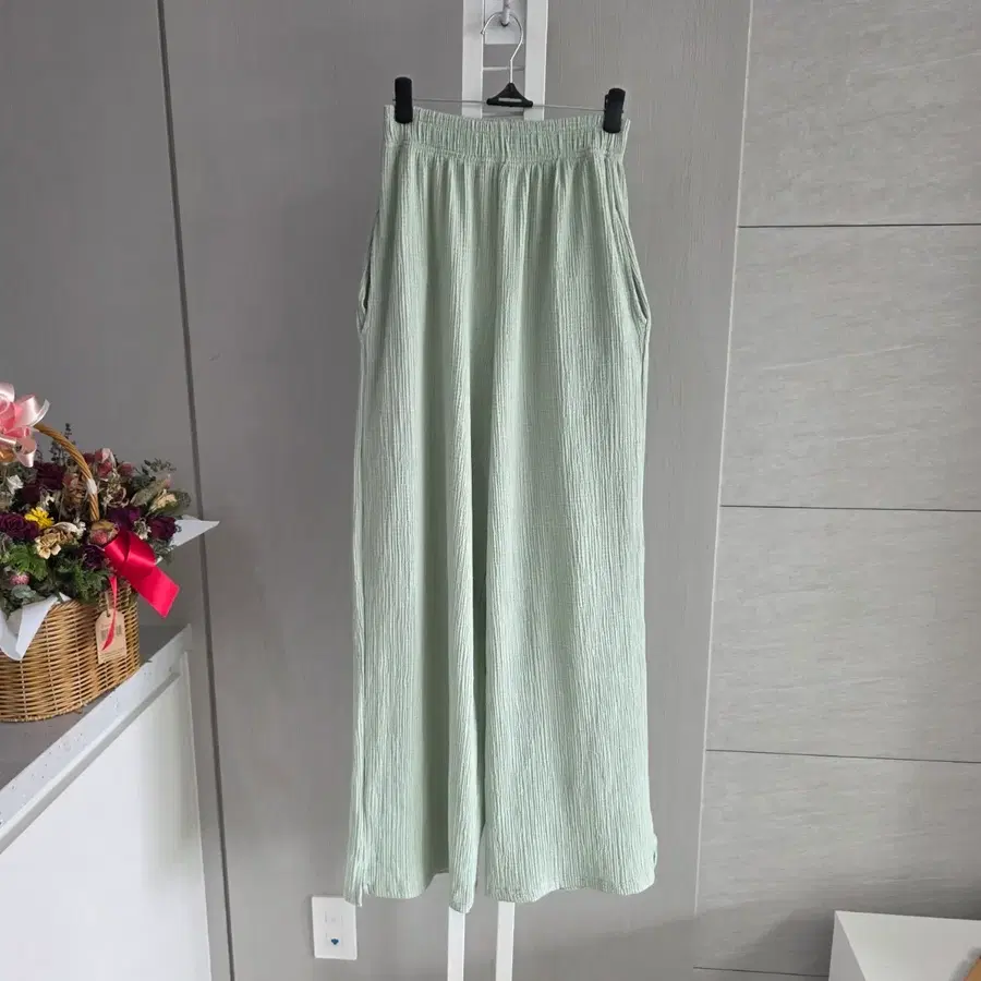 연두색 크링클 와이드 팬츠