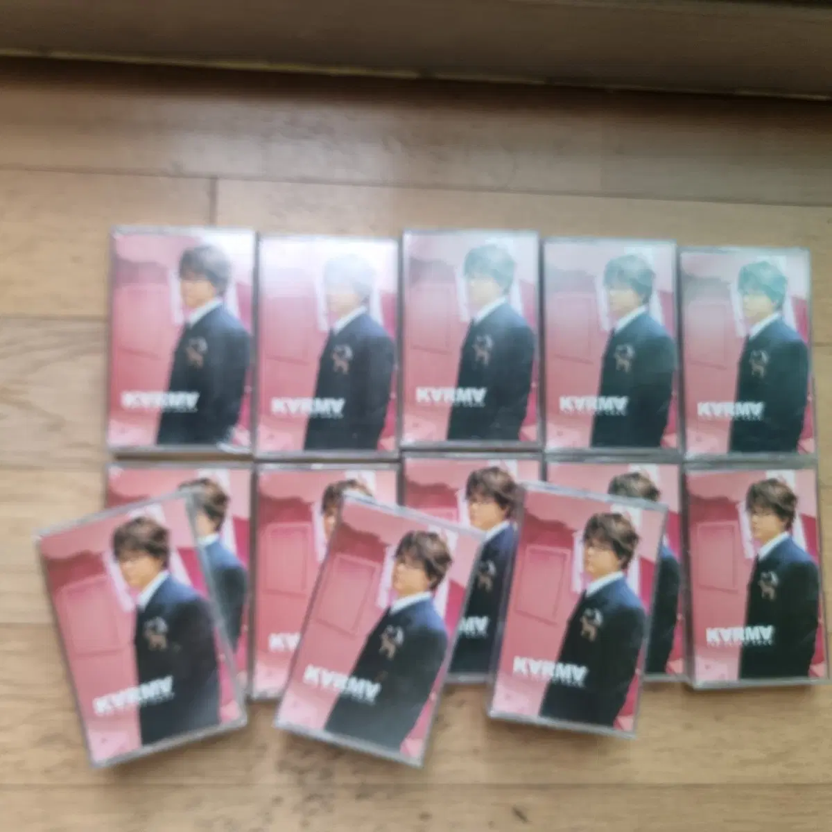 15개미개봉이승환 8집 카세트 테이프입니다 총 15개 미개봉 총 13곡이 수록되어 있어요사진에서 보이는 것처럼 테이프와 커버 모두 깔끔하게 보관되어 있습니다음악 감상하기