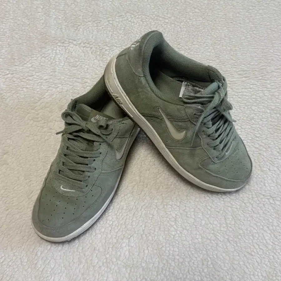 [NIKE] 나이키 에어포스 1 로우 레트로 오브 더 먼스 오일그린