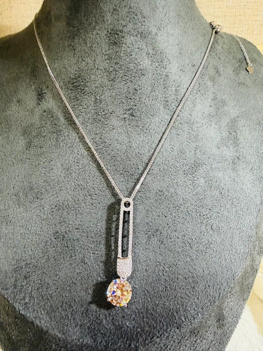 925 silver 2캐럿 모이사나이트 안전핀 모티브 목걸이