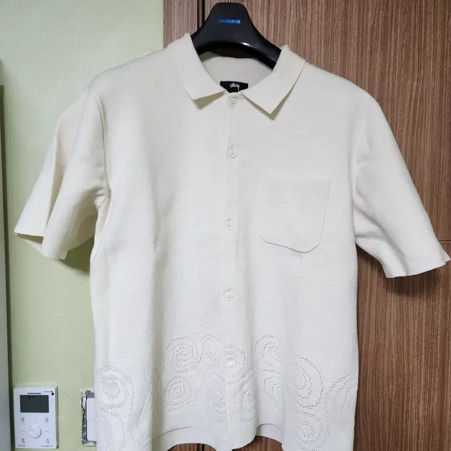 STUSSY 아이보리 니트 반팔셔츠