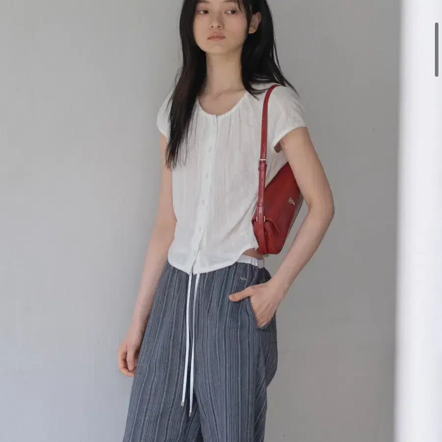 모우트 캡슬리브 레이스 블라우스 샌드아이보리