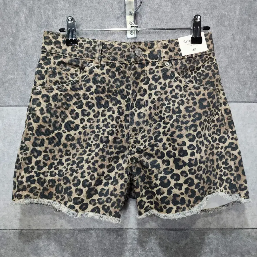 [새상품] H&M 레오파드 데님 숏팬츠 (사이즈 164)