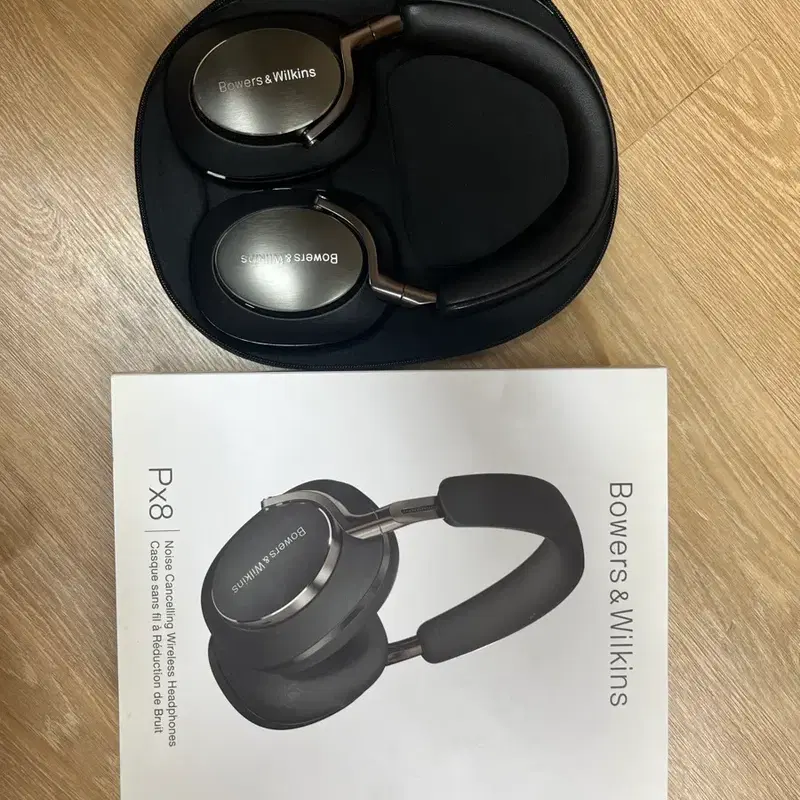Bowers & Wilkins Px8 노이즈 캔슬링 무선 헤드폰(검정)