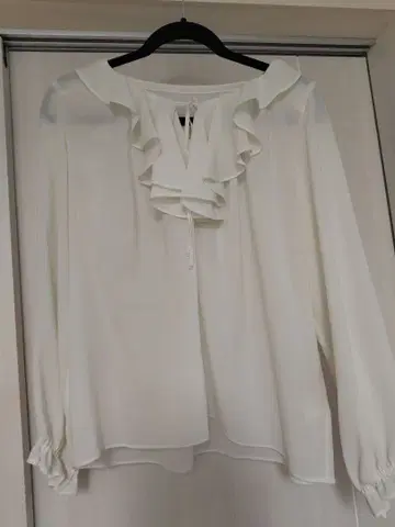 유마 코시노 프릴 블라우스 긴팔