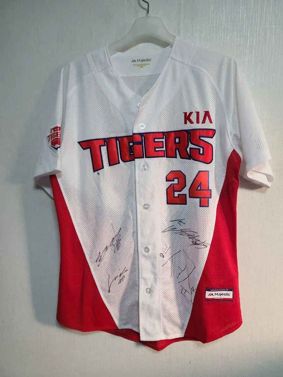 KIA 타이거즈 야구 유니폼 24번 105