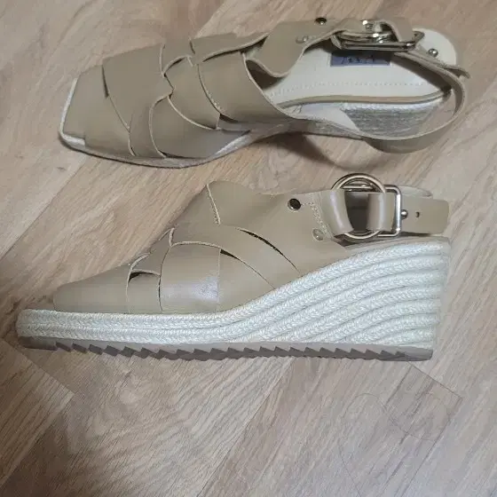 베라왕 샌들 웨지힐 베이지색 250