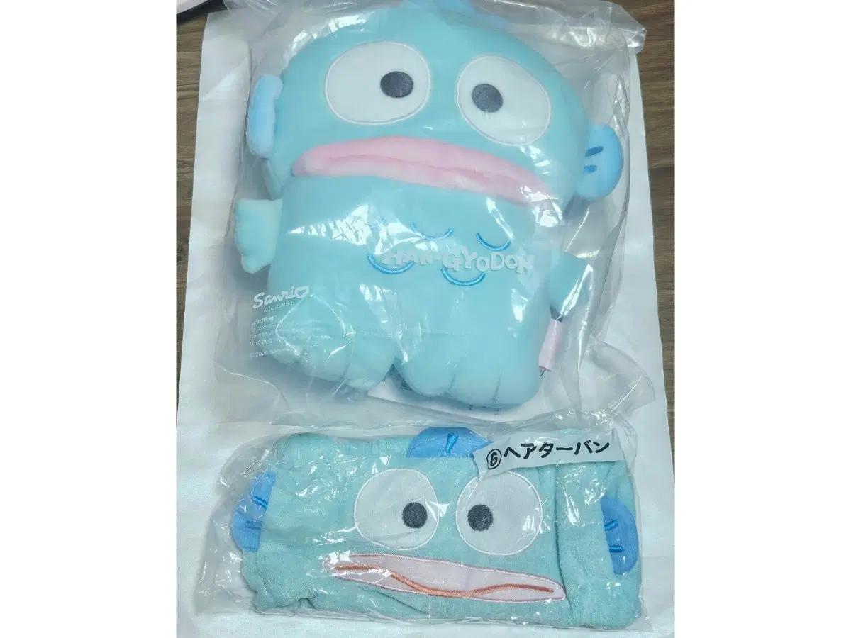 산리오 한교동 스탠딩 인형 이타리쿠지 6등상 헤어밴드 판매합니다.