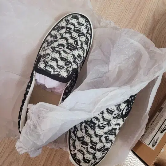 오소마츠상 공식 슬립온 신발