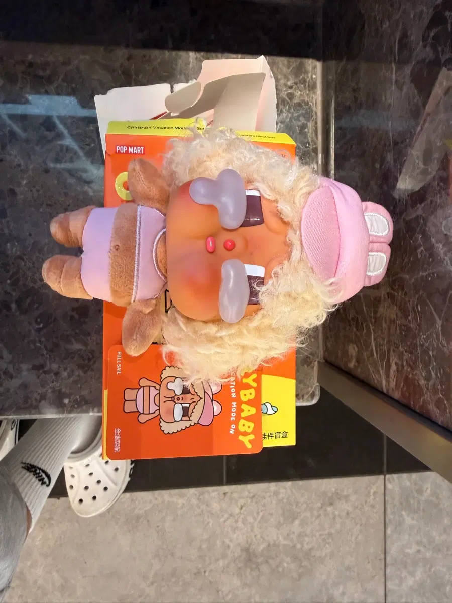 크라잉베이비 휴가 피규어 인형