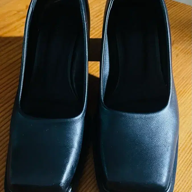 스퀘어 블랙 펌프스(굽높이6cm)