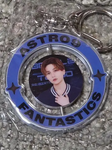 FANTASTICS 판타 야기 유세이 회전 키링 2 BOT