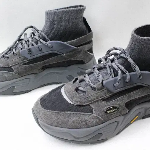 [260]Represent Terrier Wolf Grey