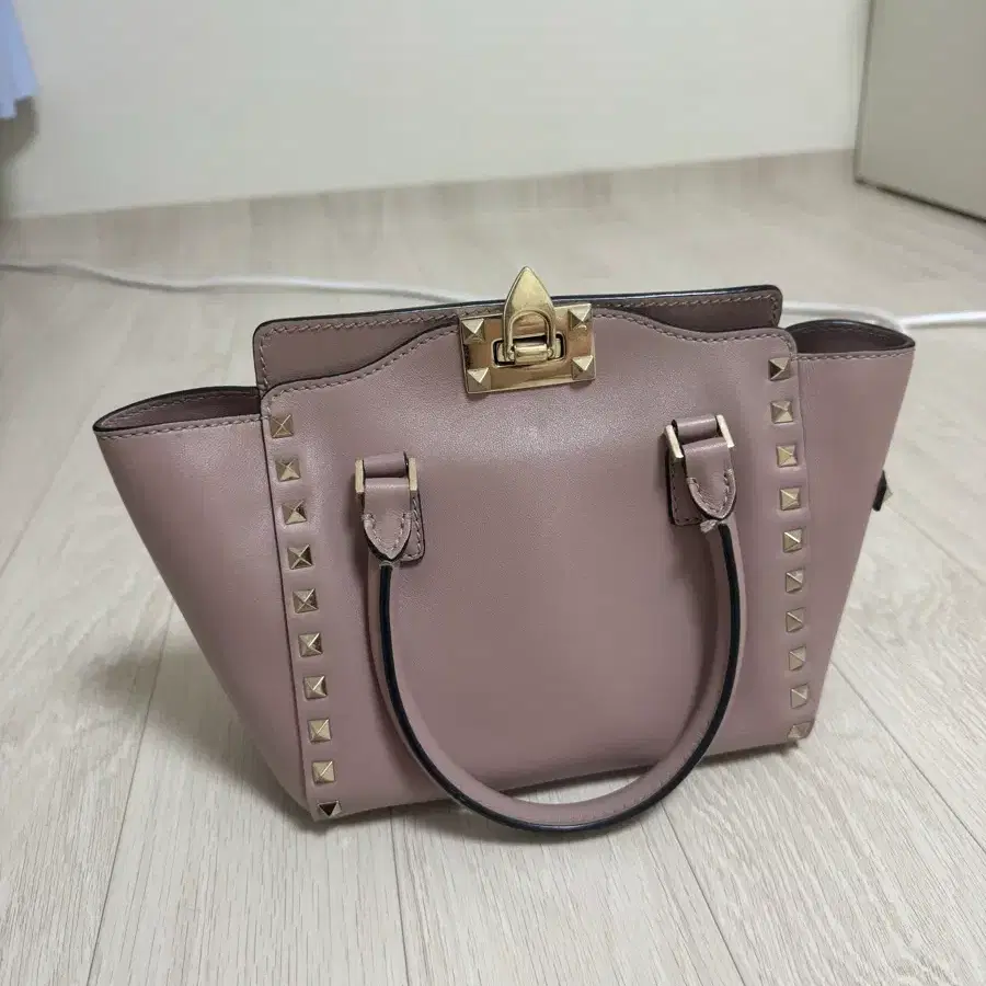 발렌티노 락스터드 토트백 핑크