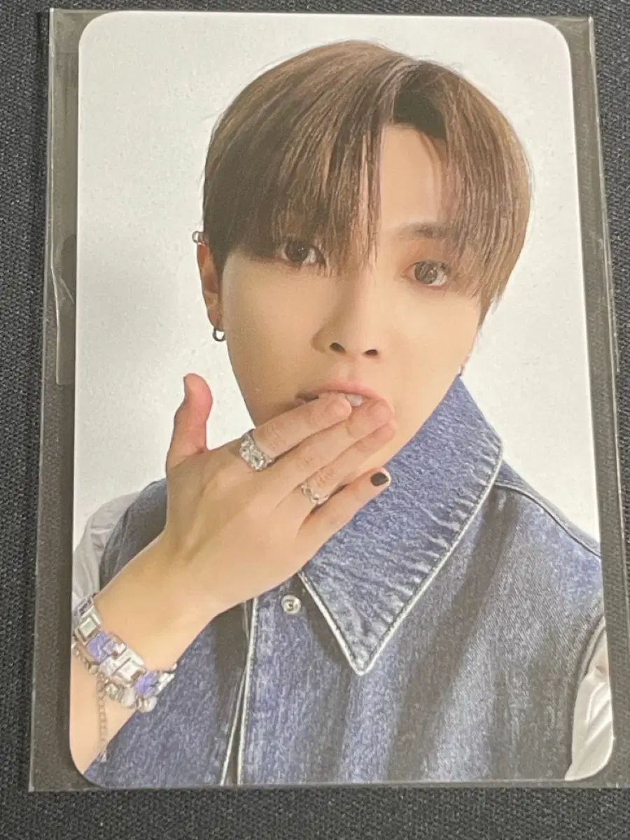 에이티즈 cgv 라이트 더 웨이 홍중 포카 교환