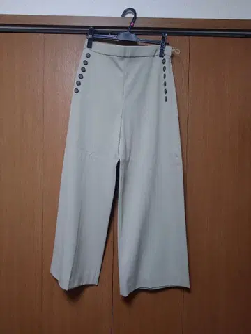 사이드 버튼 와이드 팬츠 베이지 쿨카레앙