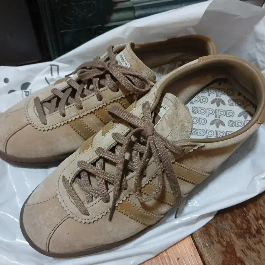 아디다스 토바코 브라운 정가 97000원 (미개봉)
