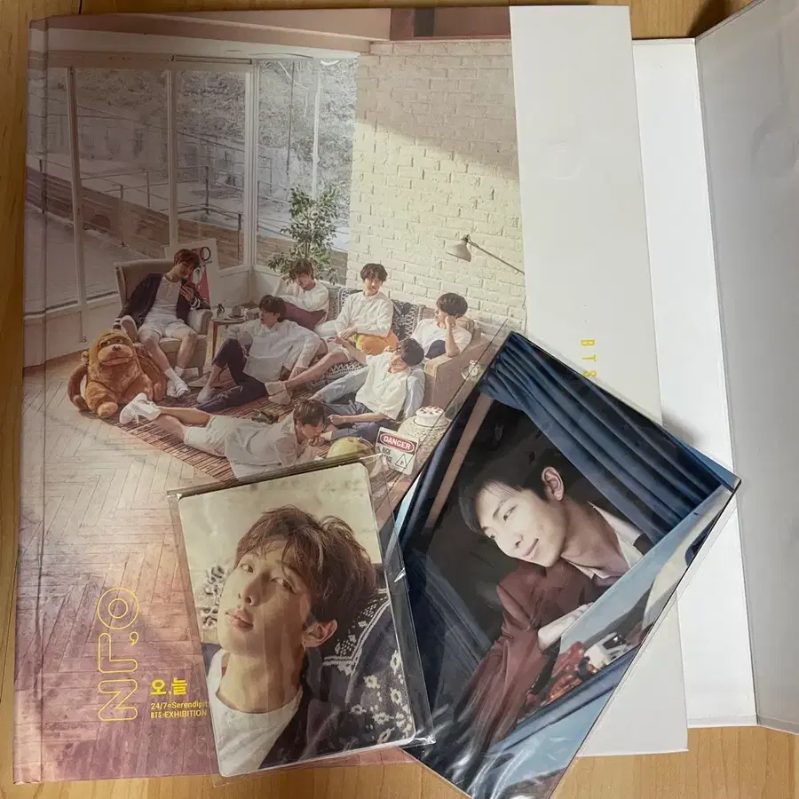 BTS 방탄 오늘 전시회 포토북 (엽서,포카 포함)