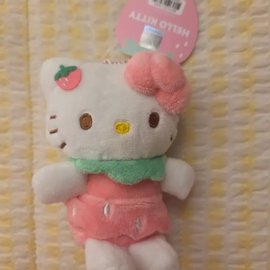 [새상품]신상 정품 산리오 헬로키티 딸기 가방걸이 인형 키링