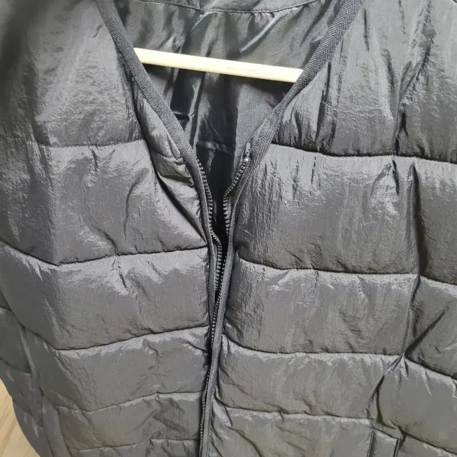 경량 패딩 조끼 검정