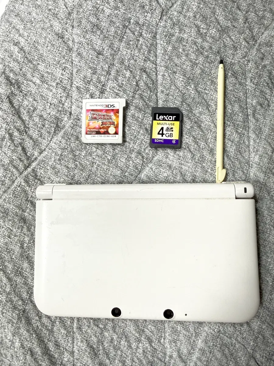 닌텐도 3DS 본체 화이트 + 4GB SD카드 + 포켓몬스터 오메가루비