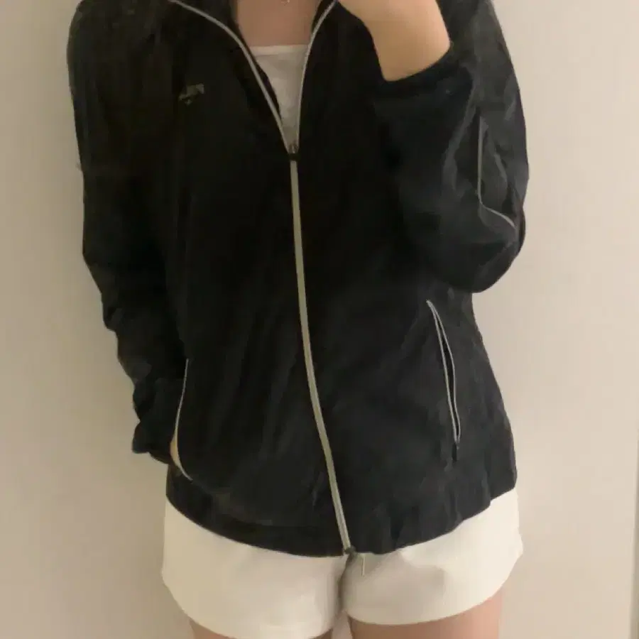 휠라 바람막이