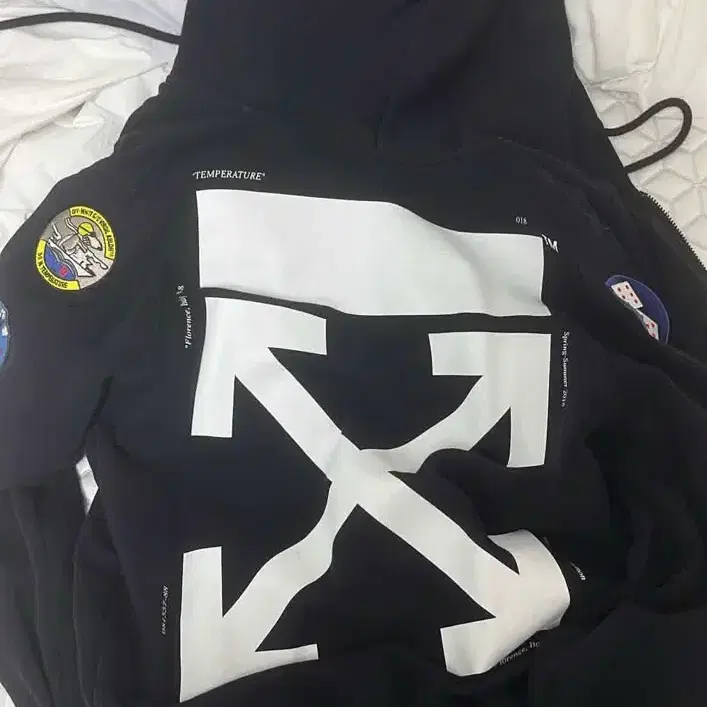 오프화이트 후드집업