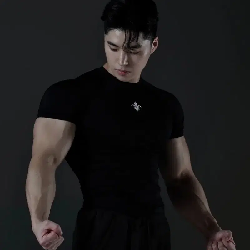카미드 블랙 머슬핏 반팔