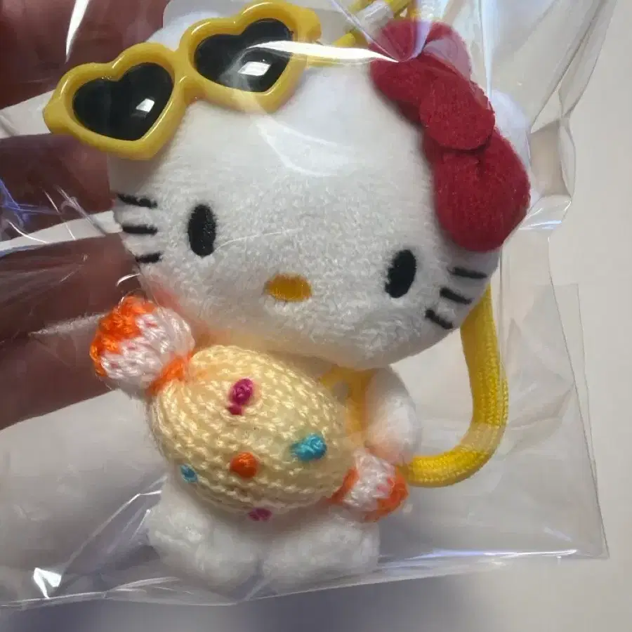귀엽고 사랑스러운 헬로키티 사탕키티 인형키링 새상품