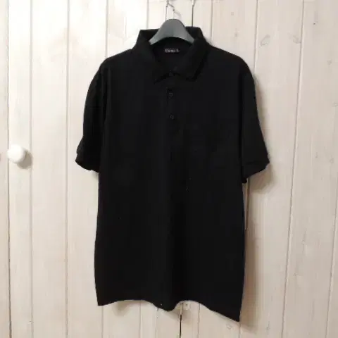 튜블러 블랙 카라 티셔츠 1
