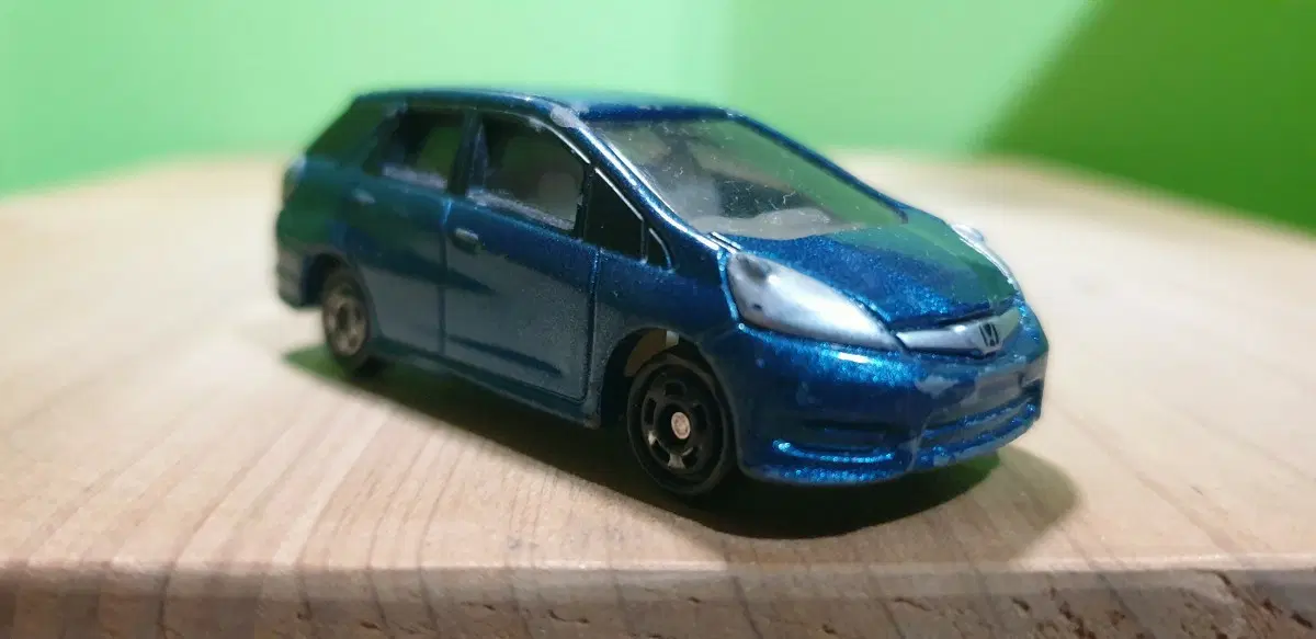 토미카 No.100 혼다 피트 셔틀(Honda Fit Shuttle)