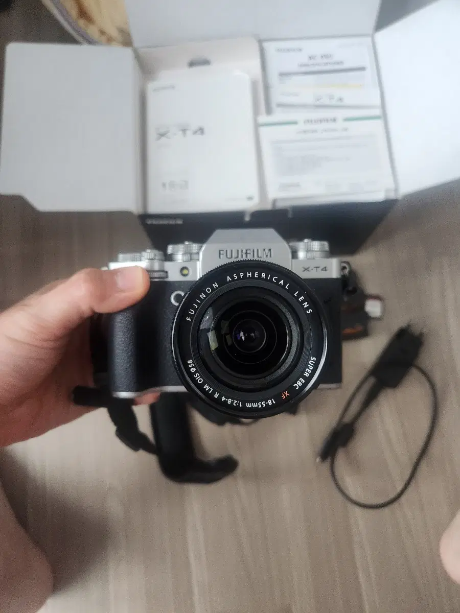 후지필름 X-T4 카메라 + 18-55mm 렌즈 박스 풀셋