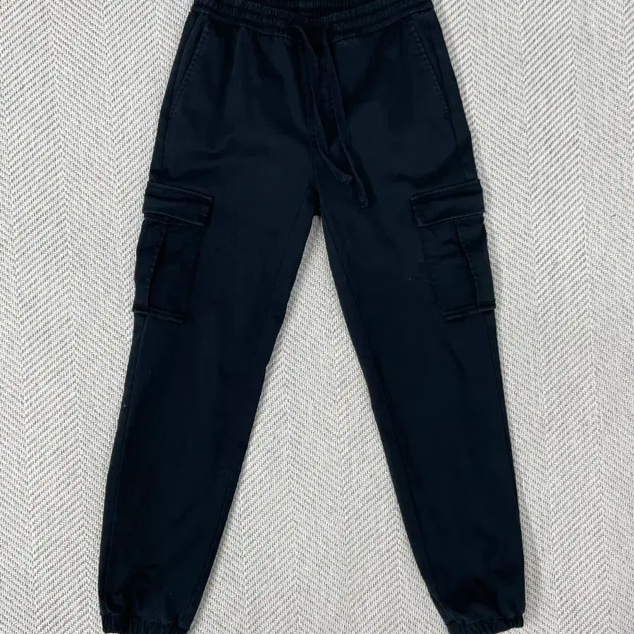 GUESS 블랙 카고 조거 팬츠 25인치