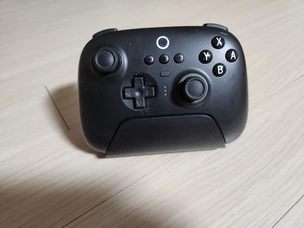 8bitdo 얼티메이트 ns 컨트롤러 팝니다.