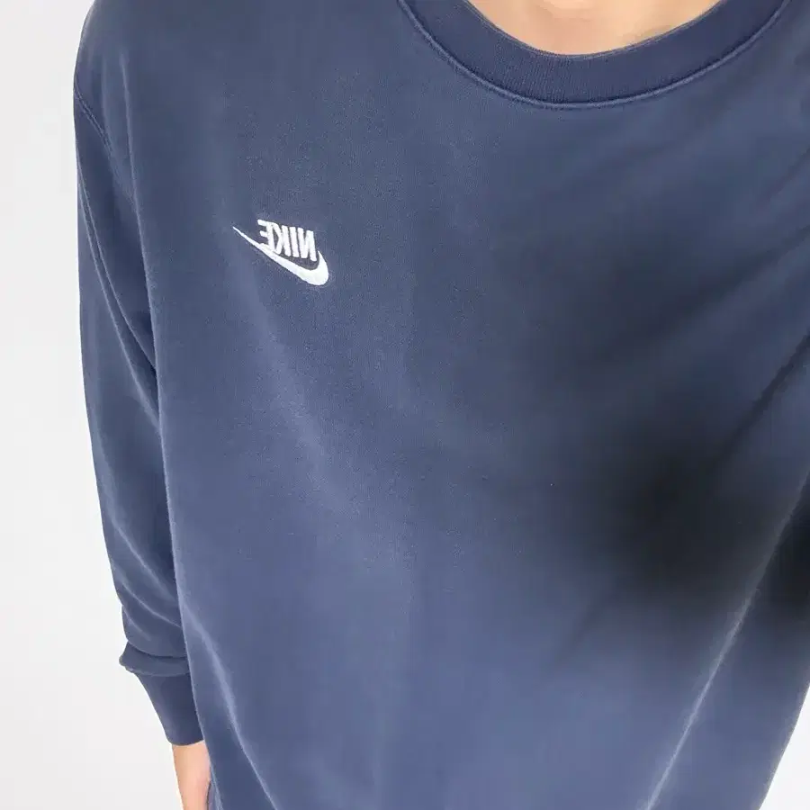 나이키 남색 맨투맨