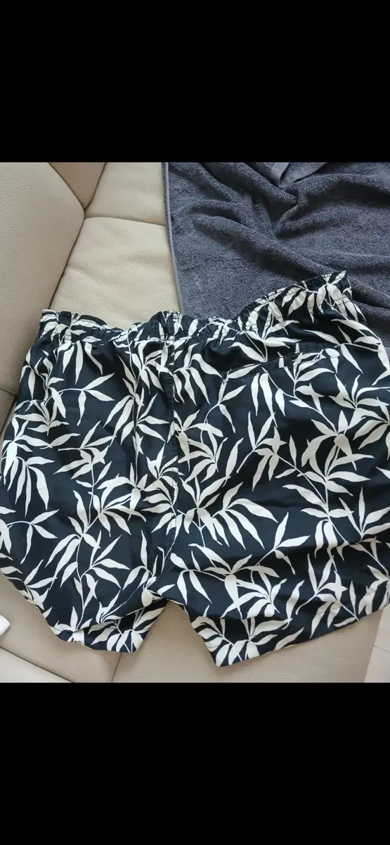 XL) H&M 나뭇잎 패턴 수영복