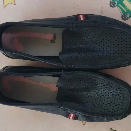 새상품 블랙펀칭 로퍼 36