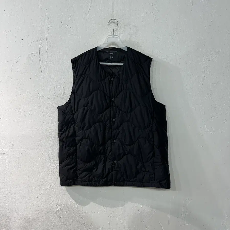 유니클로 울트라라이트다운 경량패딩조끼 XL