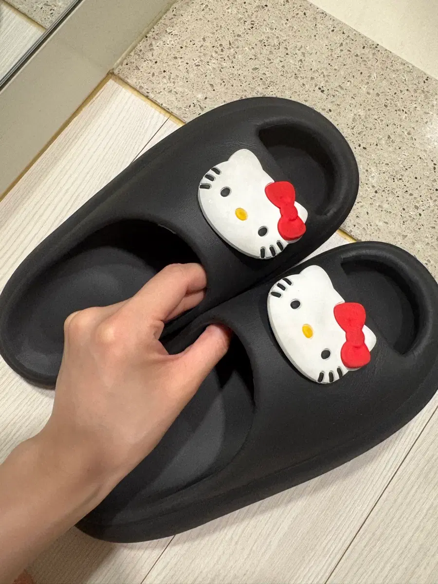 Sanrio Hello Kitty Slippers 230